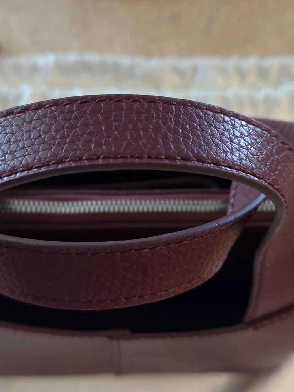 Hobo Vida Small Tote In Port EUc